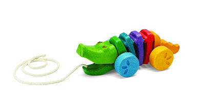 картинка Каталка Plan Toys «Танцующий крокодил», разноцветный  от магазина konik.ru